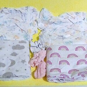 Baby bundle preemie onsies & Parents choice blankets